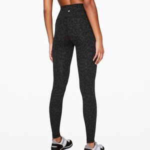 FREE-SHIP Lululemon med/high waisted yoga leggings. Black cheetah print. Size 6